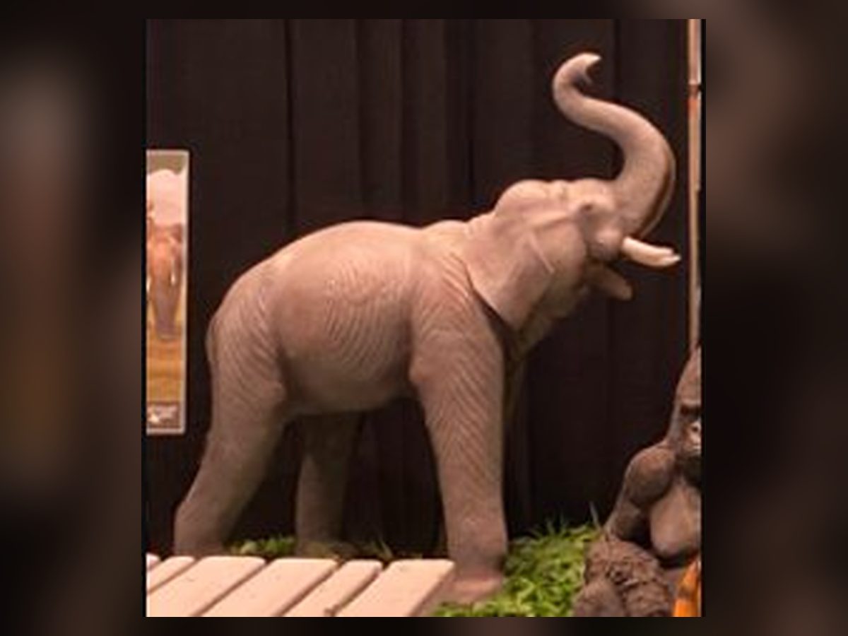 Baby elephant statue with raised trunk