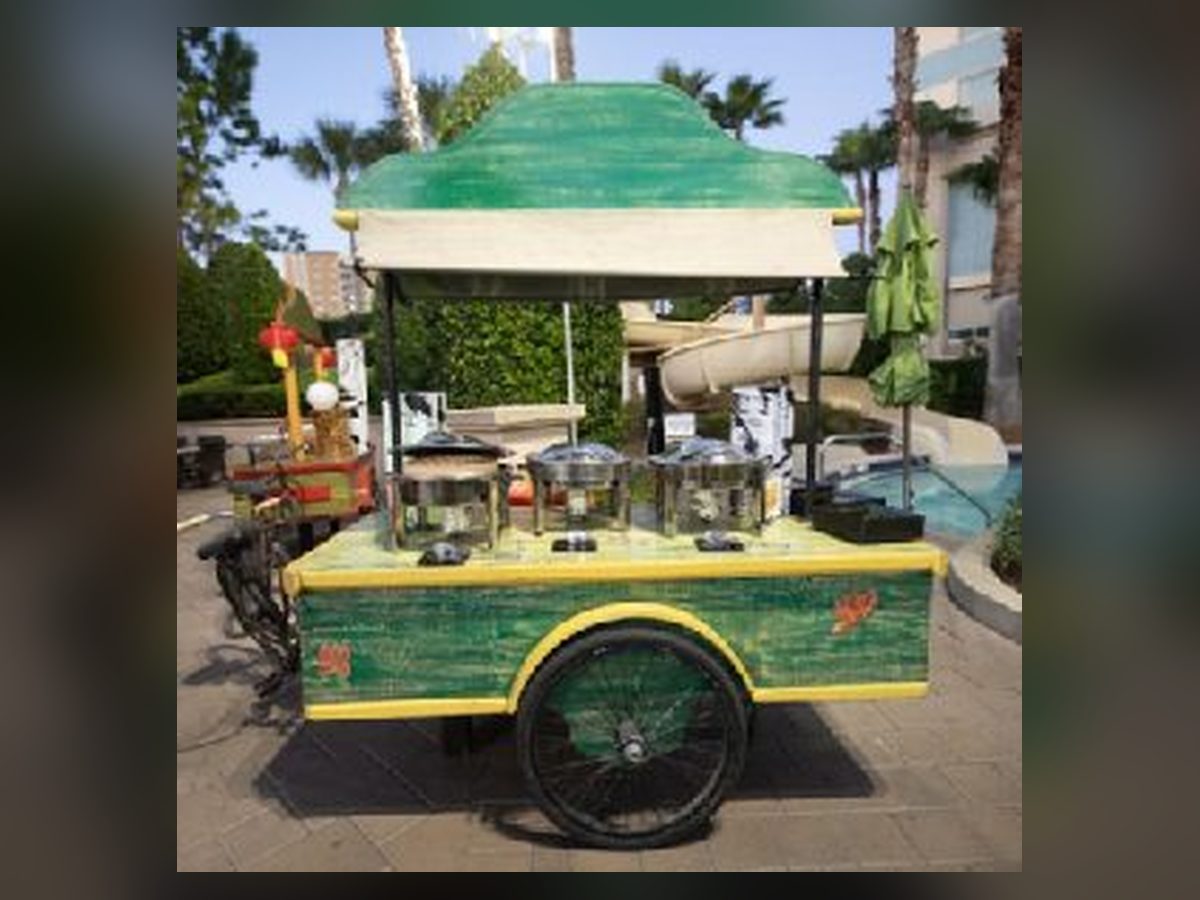 Green tri-bike action station with canopy